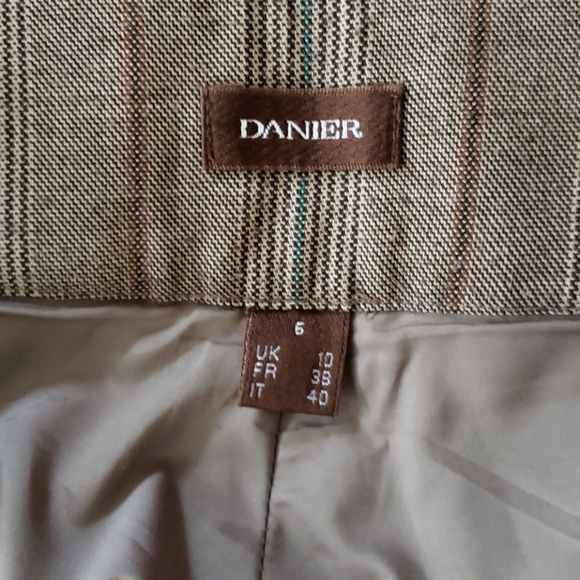 Danier fully lined capris - Picture 4 of 5